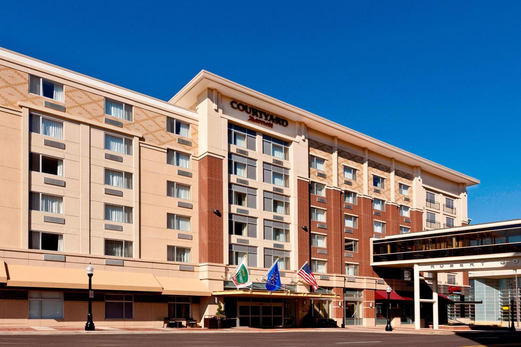 Courtyard Fort Wayne Downtown At Grand Wayne Convention Center Exterior foto