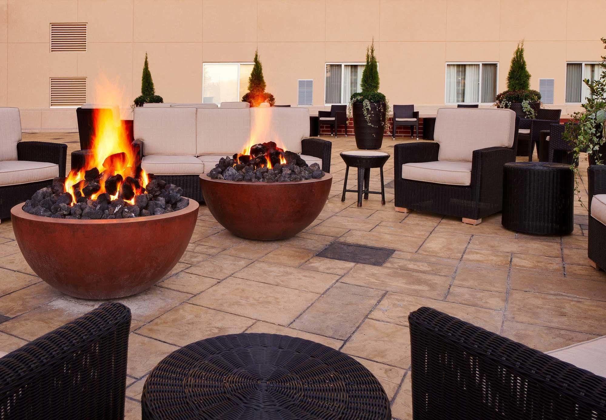 Courtyard Fort Wayne Downtown At Grand Wayne Convention Center Exterior foto