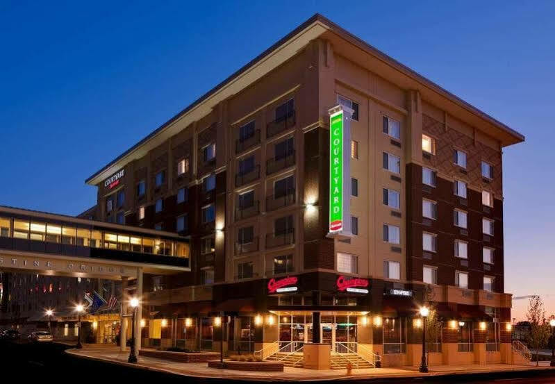 Courtyard Fort Wayne Downtown At Grand Wayne Convention Center Exterior foto