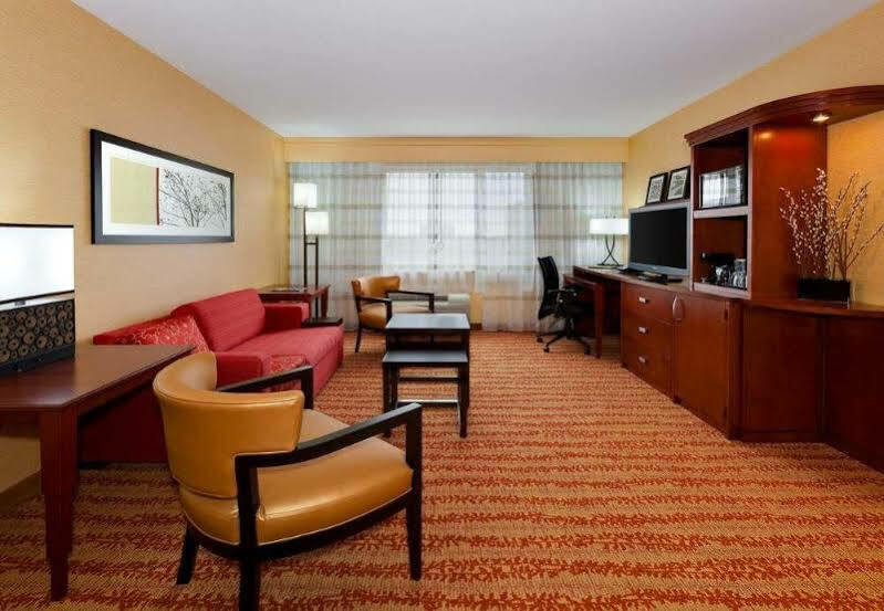 Courtyard Fort Wayne Downtown At Grand Wayne Convention Center Exterior foto